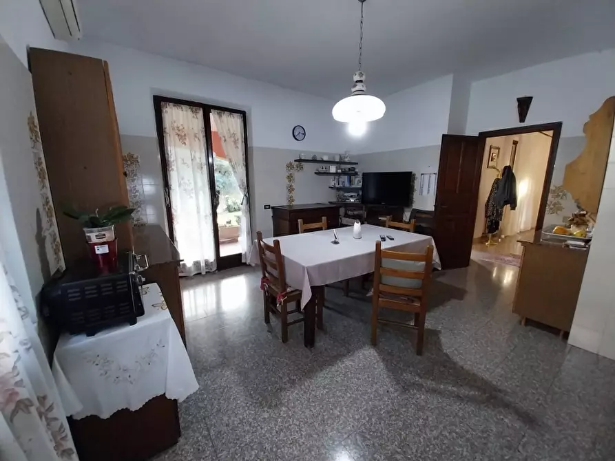 Immagine 8 di Villa in vendita  a Carrara