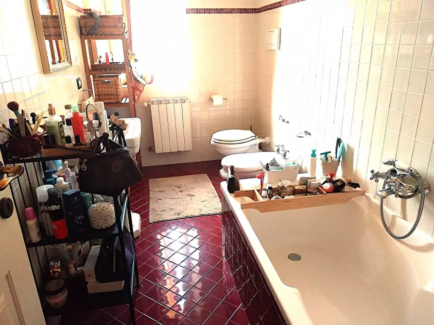 Immagine 5 di Appartamento in vendita  in Via di mezzo a Camaiore