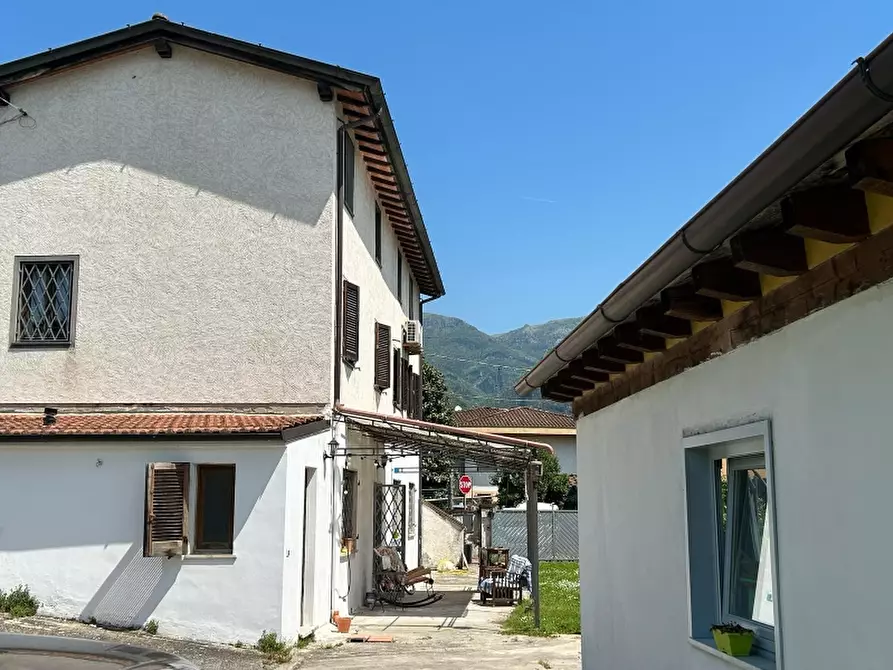 Immagine 1 di Casa indipendente in vendita  in Via Gusceri a Camaiore