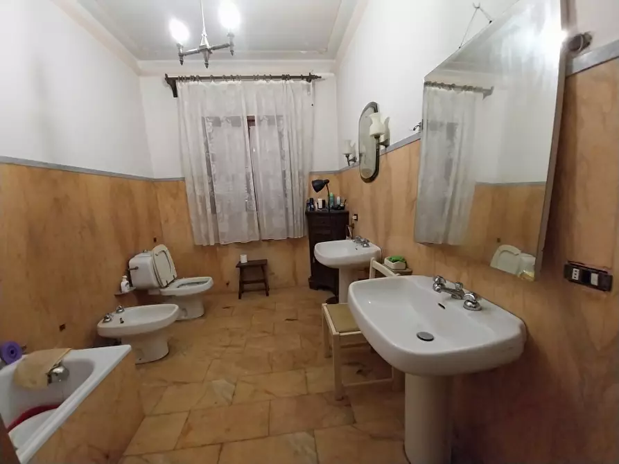 Immagine 5 di Villa in vendita  in Via Oberdan a Camaiore