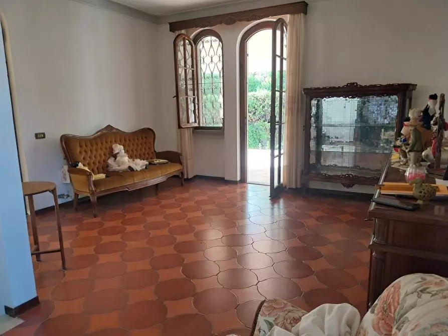 Immagine 13 di Villa in vendita  in Viale Giacomo Puccini a Viareggio