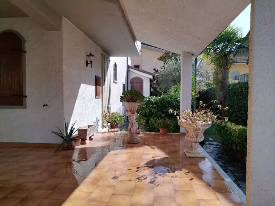 Immagine 16 di Villa in vendita  in Viale Giacomo Puccini a Viareggio