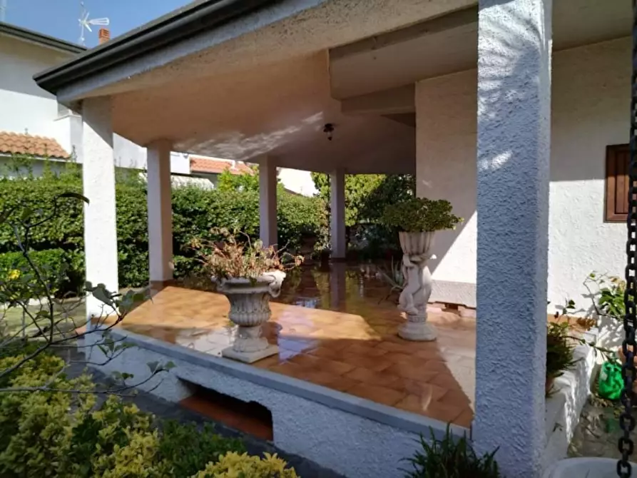 Immagine 18 di Villa in vendita  in Viale Giacomo Puccini a Viareggio