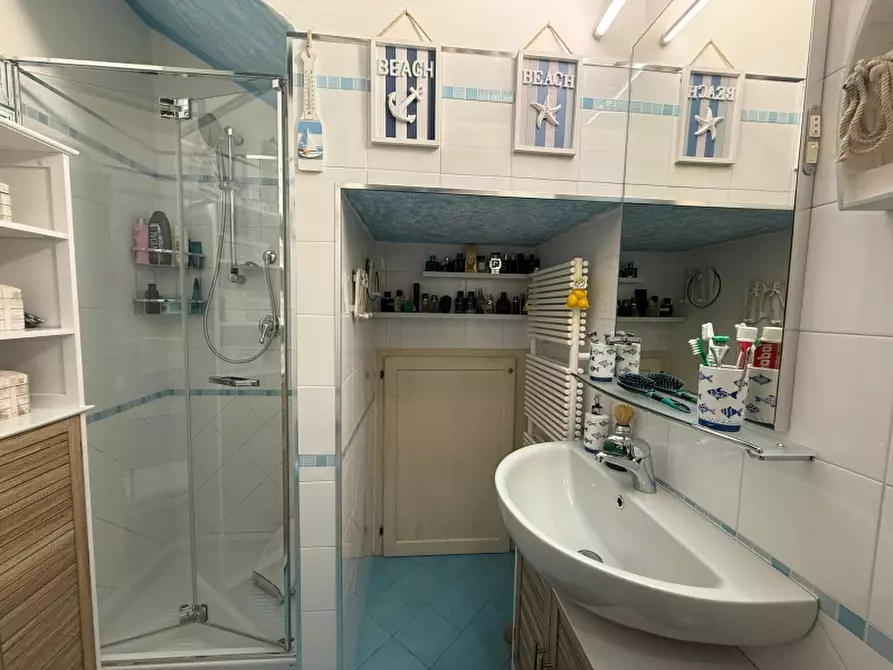 Immagine 10 di Villetta a schiera in vendita  in Via Santa Maria della neve a Seravezza