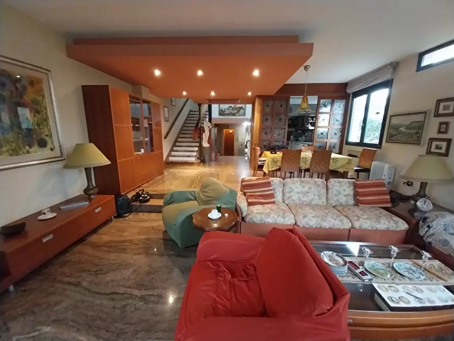 Immagine 1 di Casa bifamiliare in vendita  in Via Bassagrande a Carrara