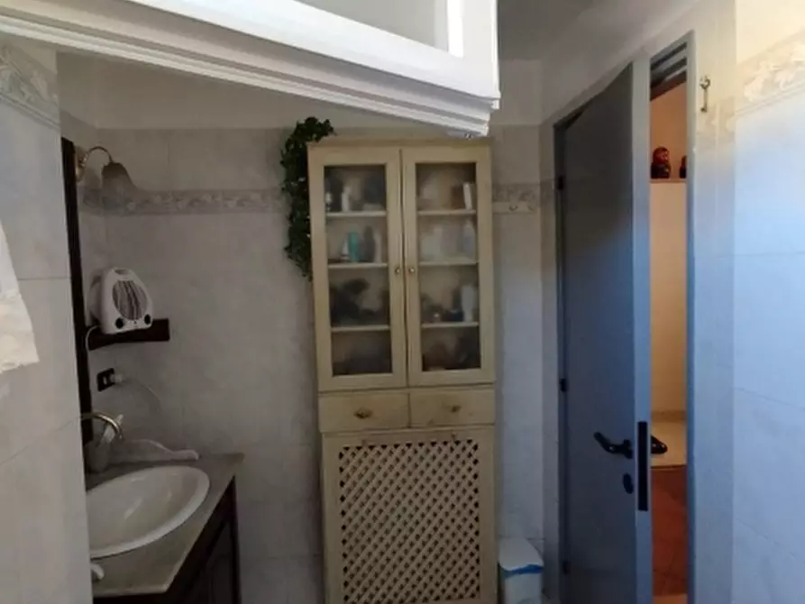 Immagine 14 di Appartamento in vendita  in Viale zaccagna a Carrara