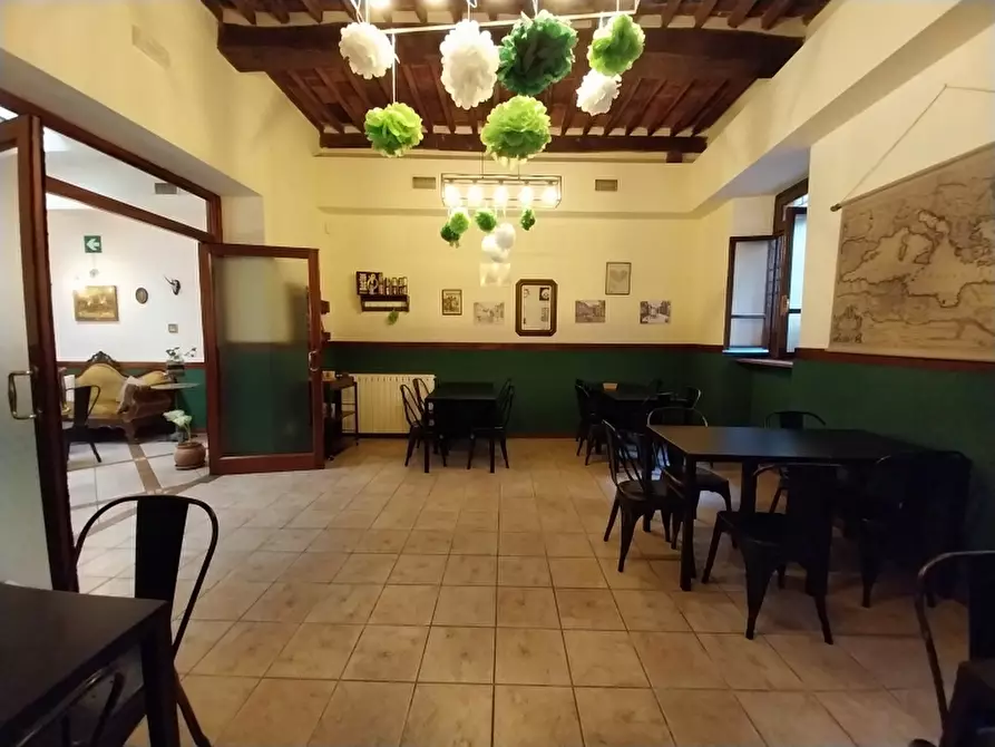 Immagine 16 di Locale commerciale in vendita  in Piazza San Bernardino 79 a Camaiore