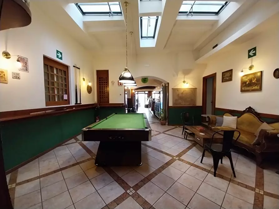 Immagine 8 di Locale commerciale in vendita  in Piazza San Bernardino 79 a Camaiore