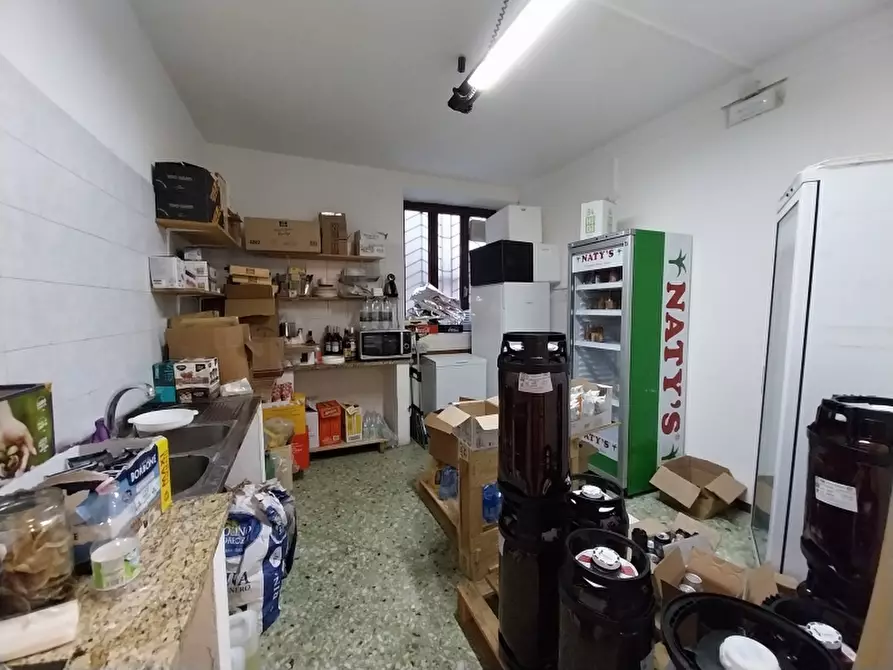 Immagine 10 di Locale commerciale in vendita  in Piazza San Bernardino 79 a Camaiore