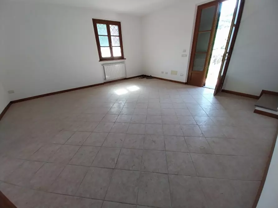 Immagine 12 di Villetta a schiera in vendita  in Via Lucca Camaiore a Lucca