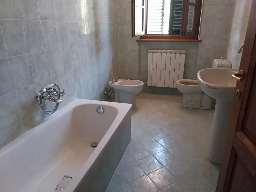 Immagine 13 di Villetta a schiera in vendita  in Via Lucca Camaiore a Lucca