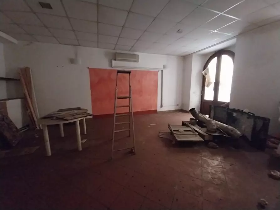 Immagine 4 di Locale commerciale in affitto  in Via Vittorio Emanuele a Camaiore