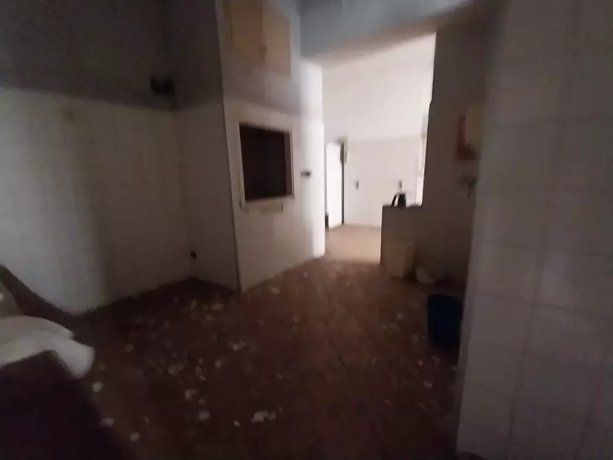 Immagine 9 di Locale commerciale in affitto  in Via Vittorio Emanuele a Camaiore