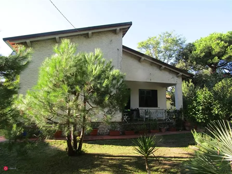 Immagine 1 di Villa in vendita  in Via fivizzano a Massa