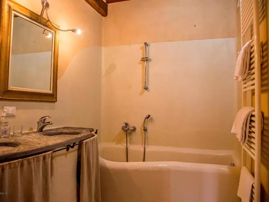 Immagine 12 di Villa in vendita  a Camaiore