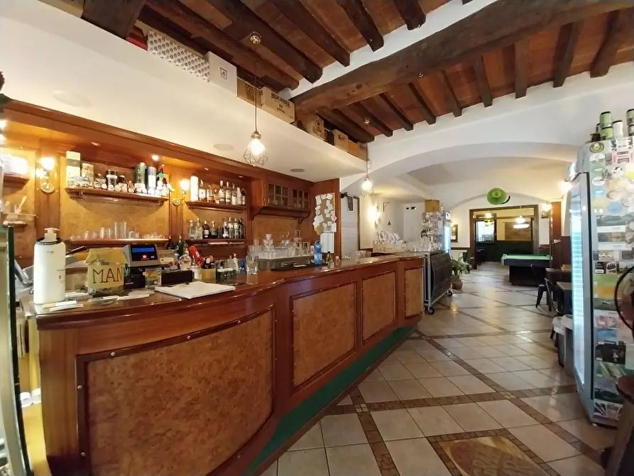 Immagine 1 di Locale commerciale in affitto  in Piazza San Bernardino a Camaiore