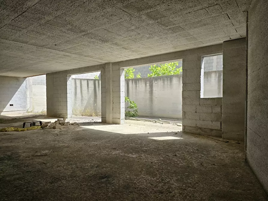 Immagine 27 di Locale commerciale in vendita  in Via Catanzaro snc a Lecce