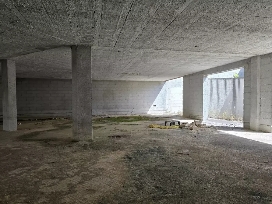 Immagine 28 di Locale commerciale in vendita  in Via Catanzaro snc a Lecce