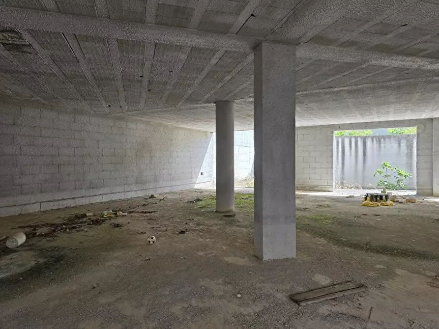 Immagine 29 di Locale commerciale in vendita  in Via Catanzaro snc a Lecce