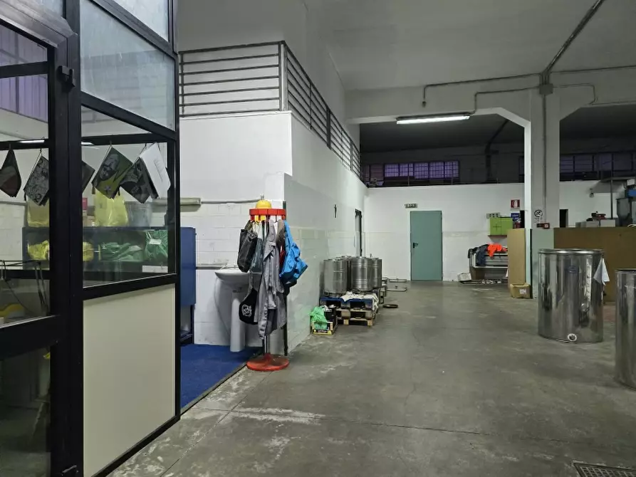 Immagine 6 di Laboratorio in vendita  a Calimera