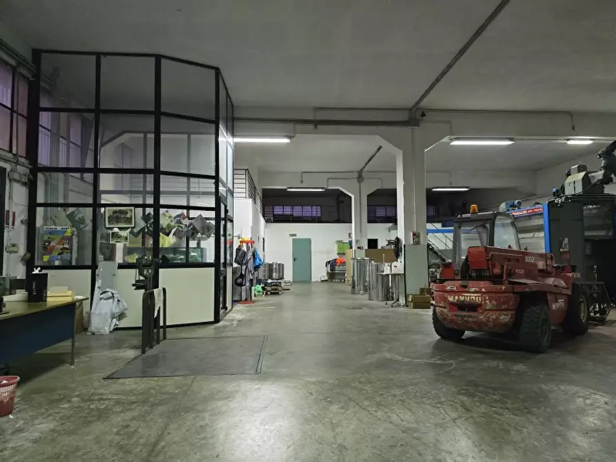 Immagine 7 di Laboratorio in vendita  a Calimera