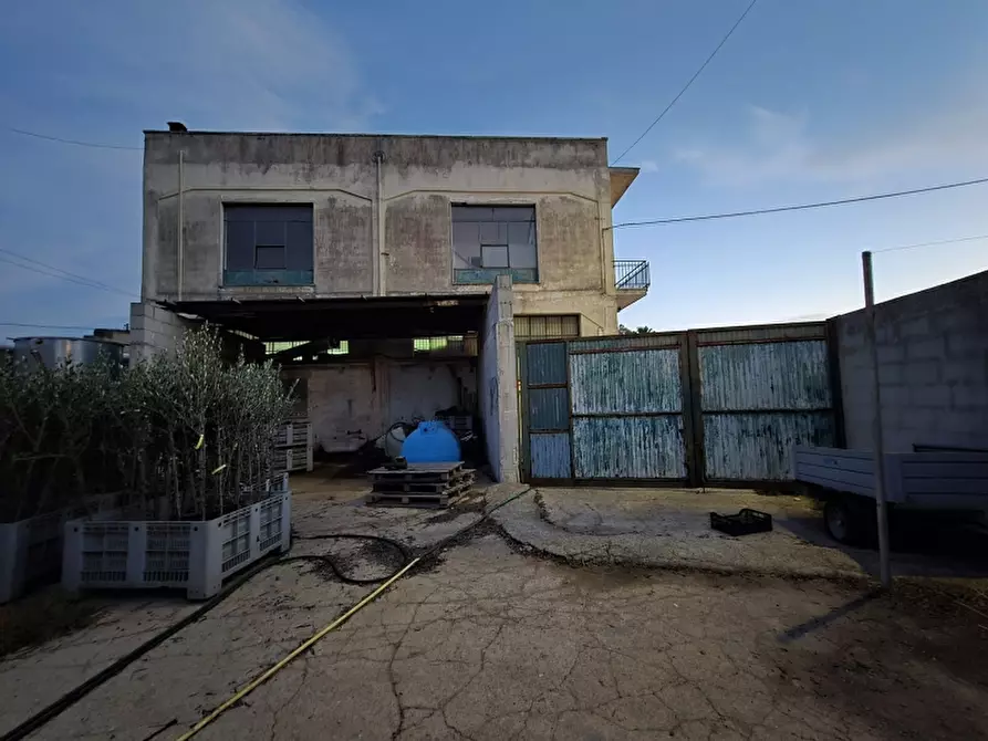 Immagine 11 di Laboratorio in vendita  a Calimera