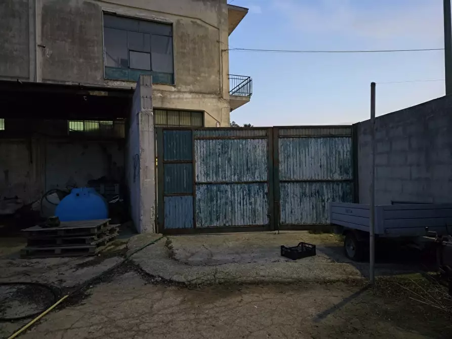 Immagine 12 di Laboratorio in vendita  a Calimera