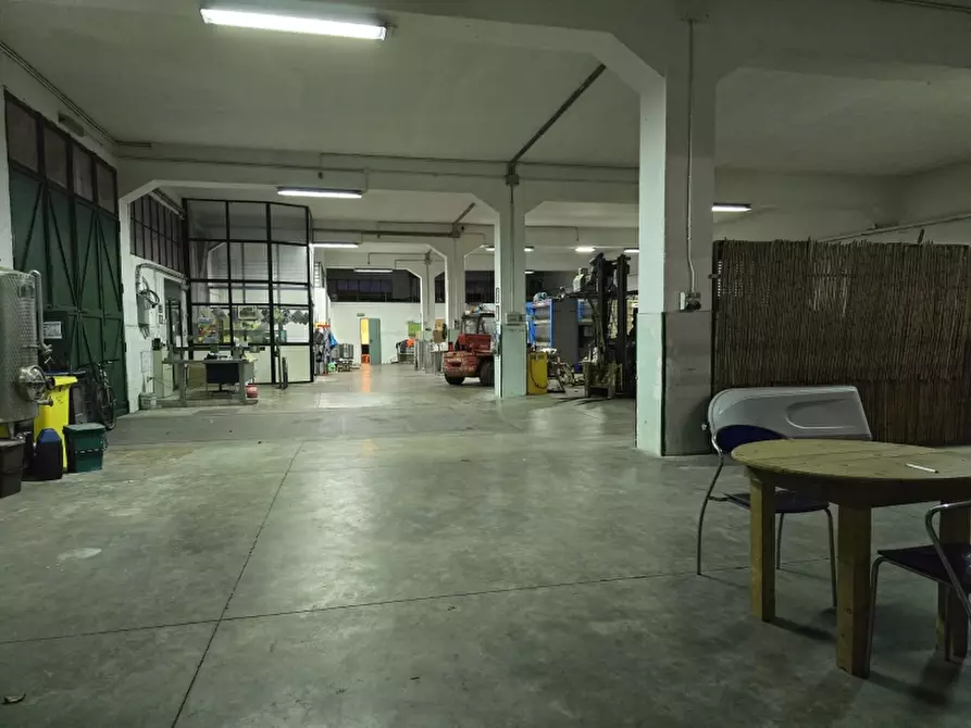 Immagine 8 di Laboratorio in vendita  a Calimera