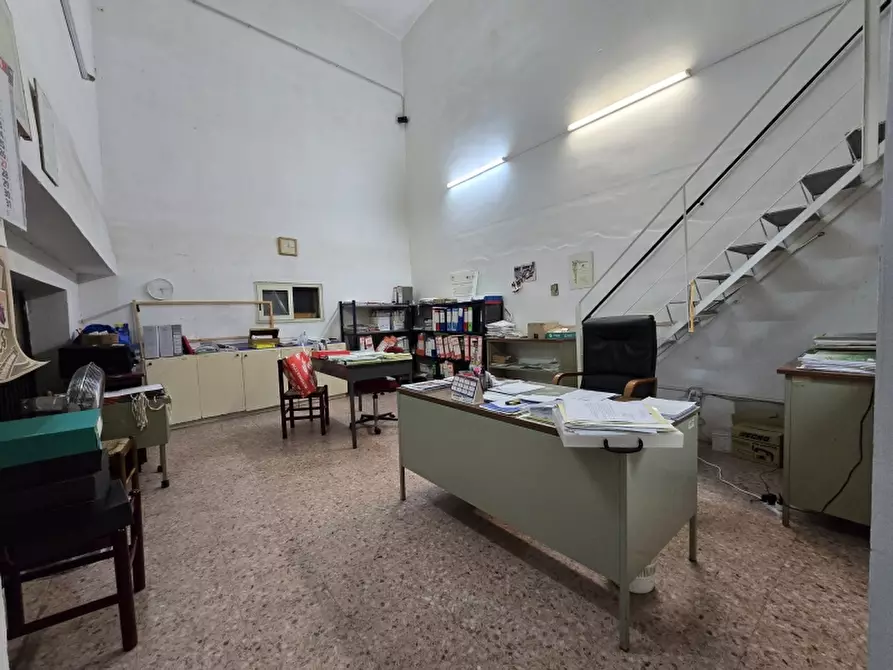 Immagine 15 di Laboratorio in vendita  a Calimera