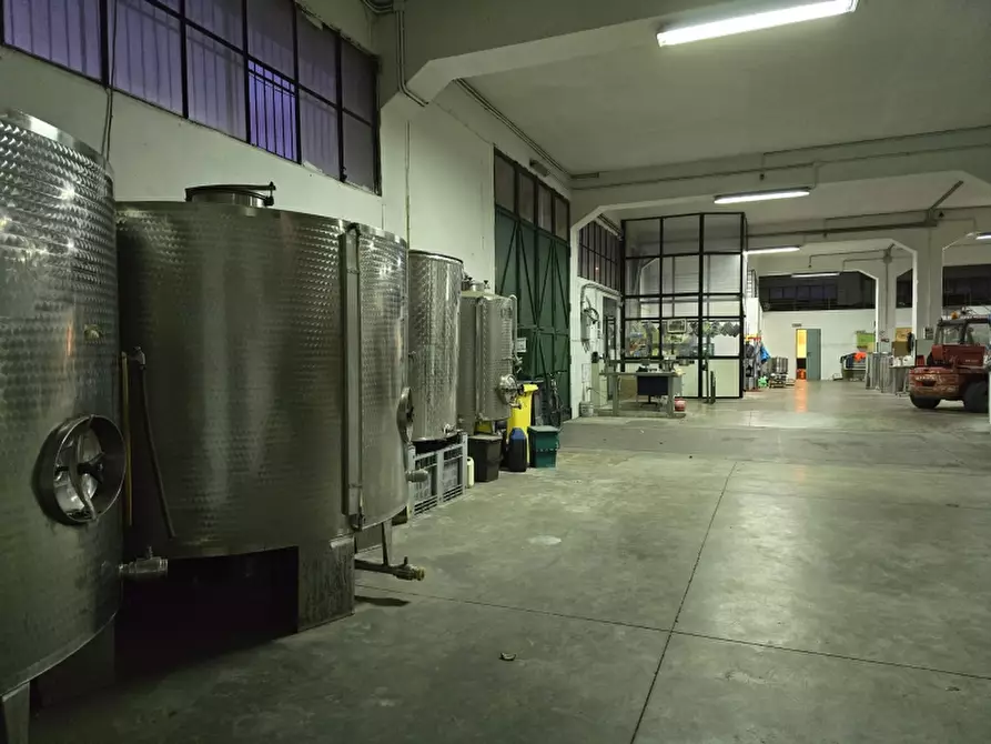 Immagine 9 di Laboratorio in vendita  a Calimera