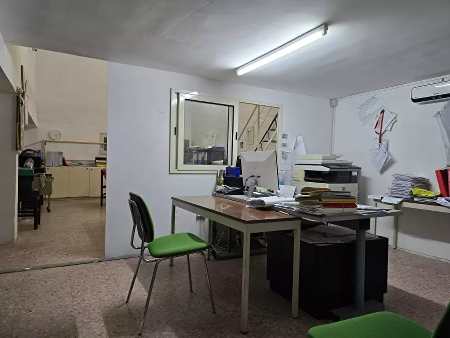Immagine 16 di Laboratorio in vendita  a Calimera