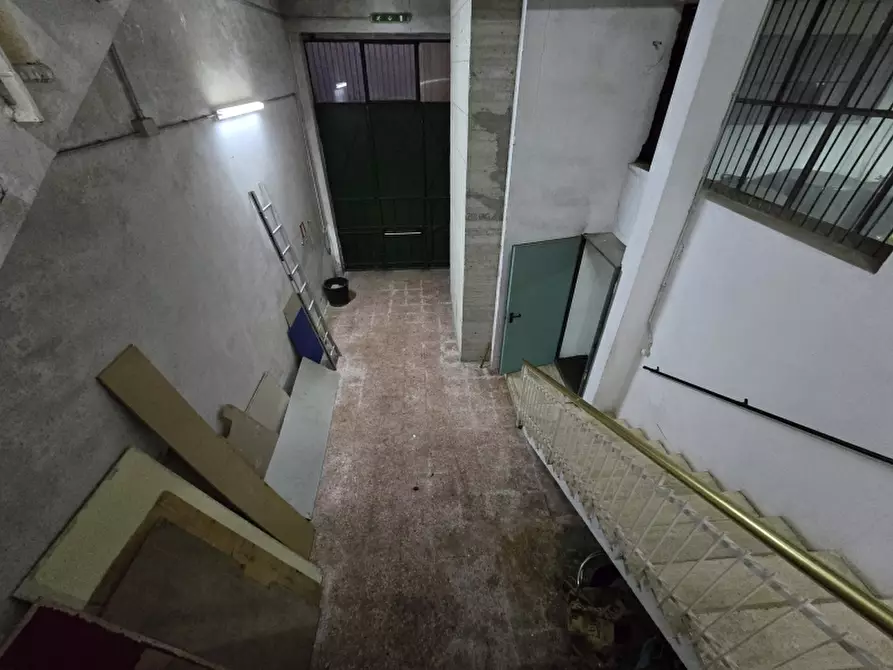 Immagine 21 di Laboratorio in vendita  a Calimera