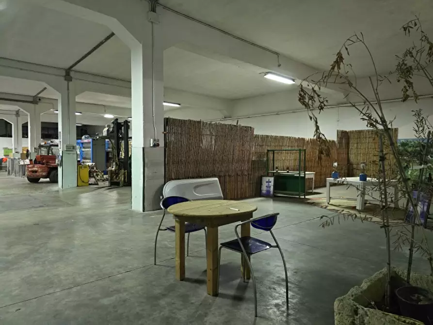 Immagine 10 di Laboratorio in vendita  a Calimera