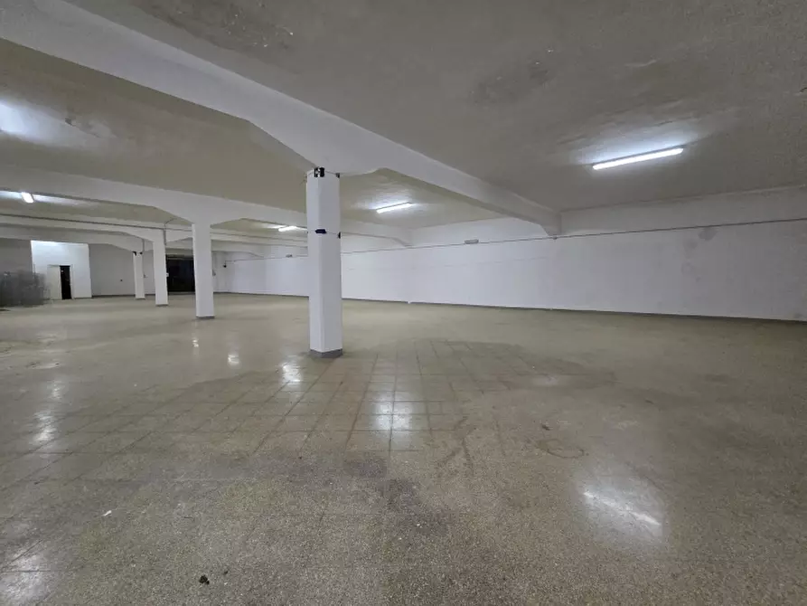 Immagine 23 di Laboratorio in vendita  a Calimera