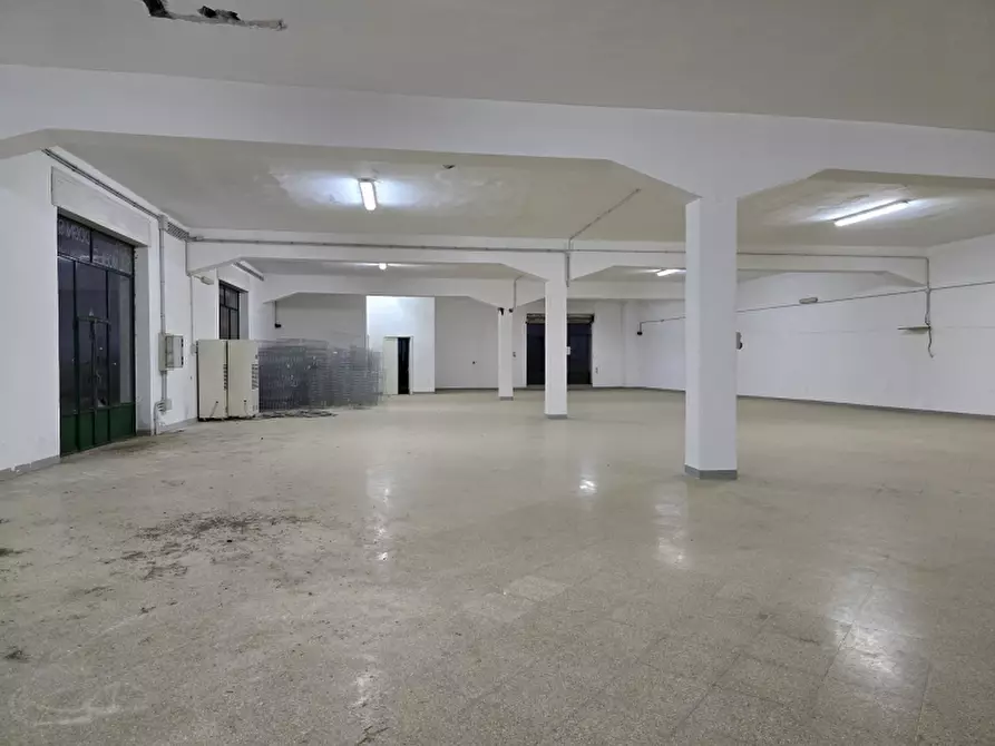 Immagine 24 di Laboratorio in vendita  a Calimera