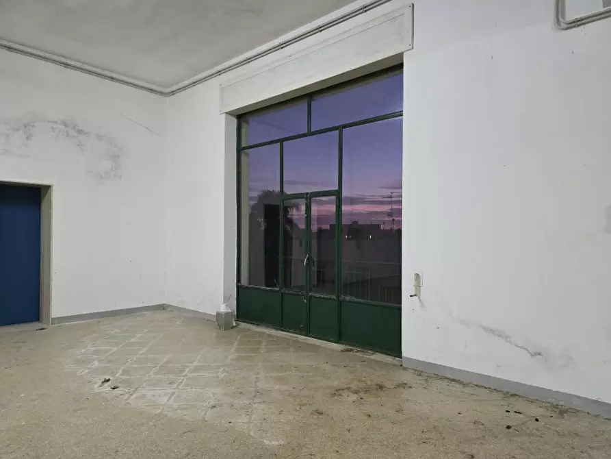 Immagine 25 di Laboratorio in vendita  a Calimera