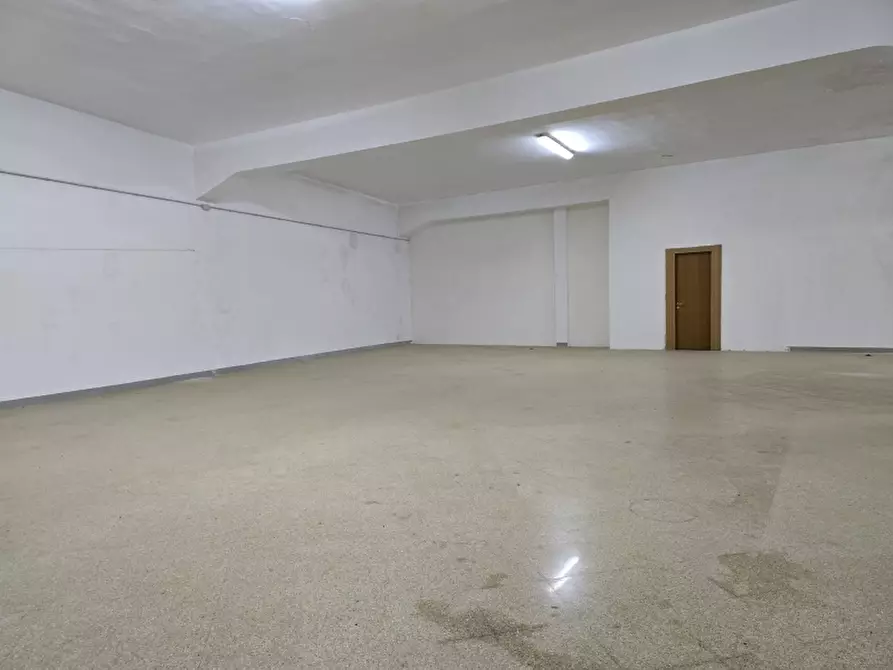 Immagine 28 di Laboratorio in vendita  a Calimera