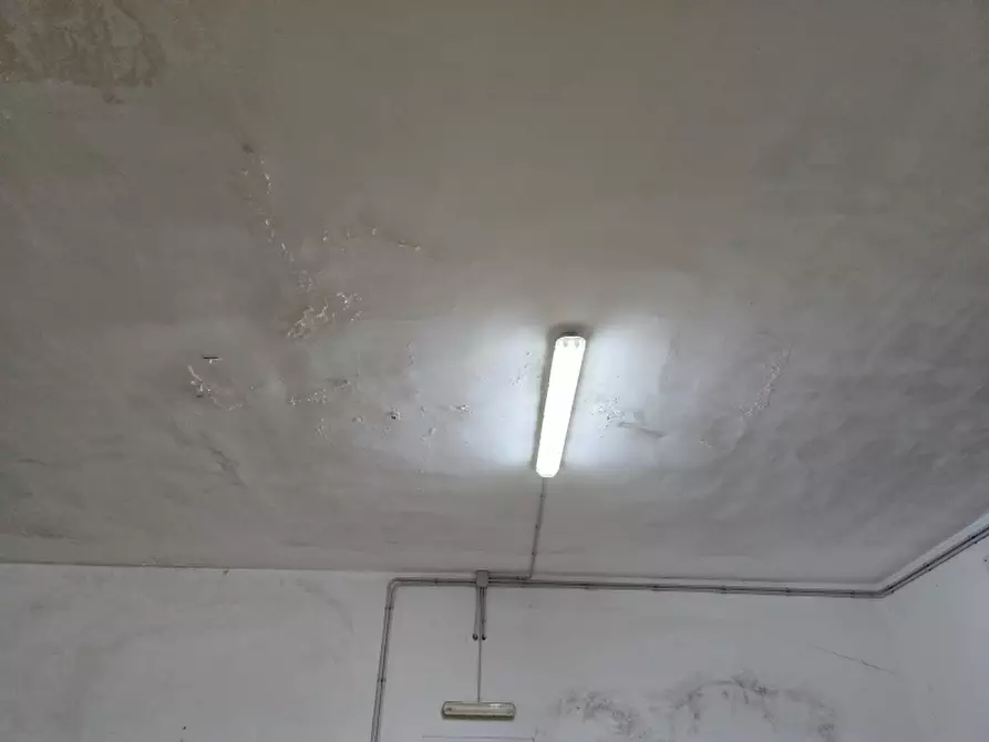 Immagine 29 di Laboratorio in vendita  a Calimera