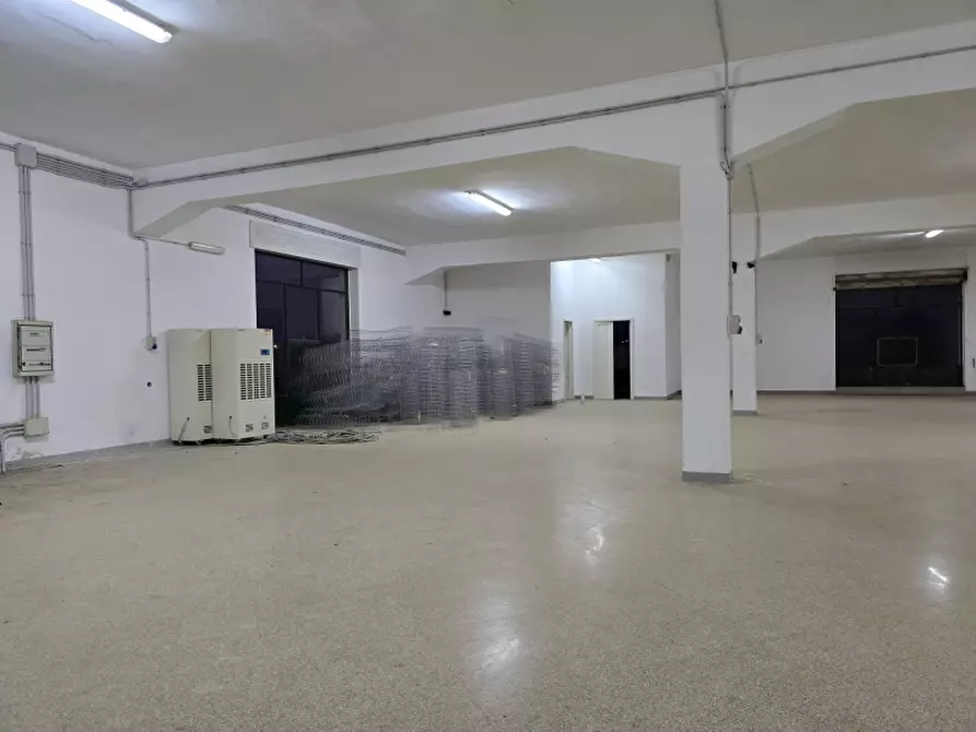 Immagine 30 di Laboratorio in vendita  a Calimera