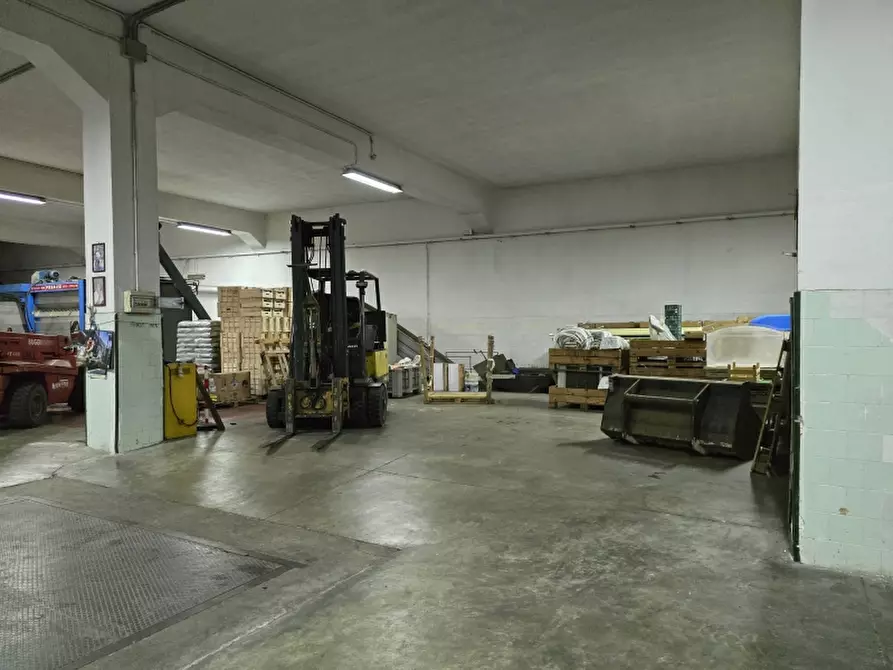 Immagine 3 di Laboratorio in vendita  a Calimera