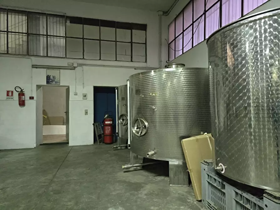 Immagine 4 di Laboratorio in vendita  a Calimera