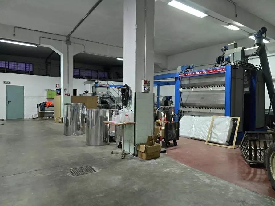 Immagine 5 di Laboratorio in vendita  a Calimera