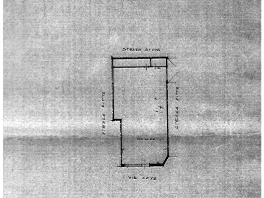 Immagine 11 di Negozio in vendita  a Lecce