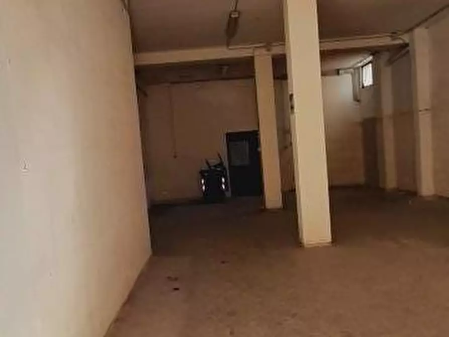 Immagine 3 di Negozio in vendita  a Lecce