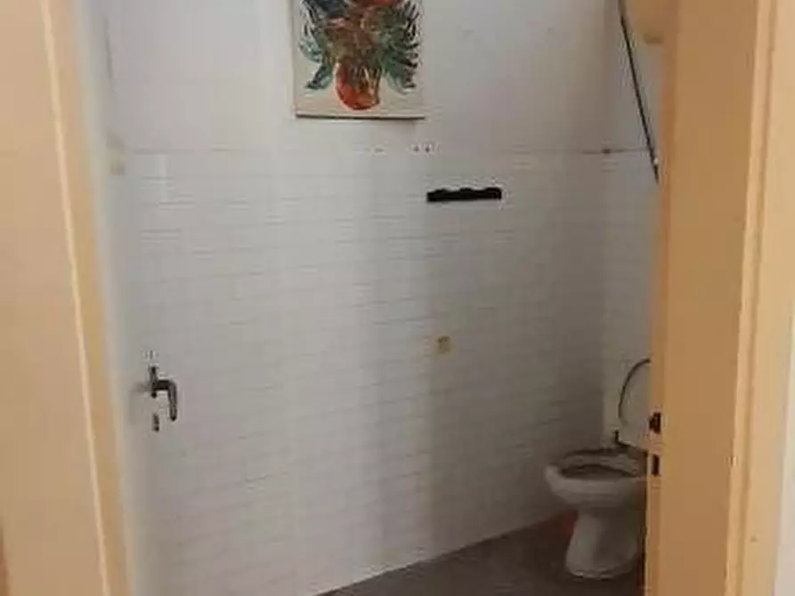 Immagine 8 di Negozio in vendita  a Lecce