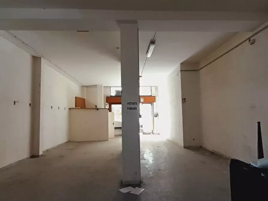 Immagine 7 di Negozio in vendita  a Lecce