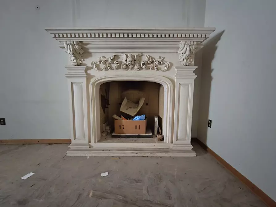 Immagine 35 di Palazzo in vendita  a Lecce