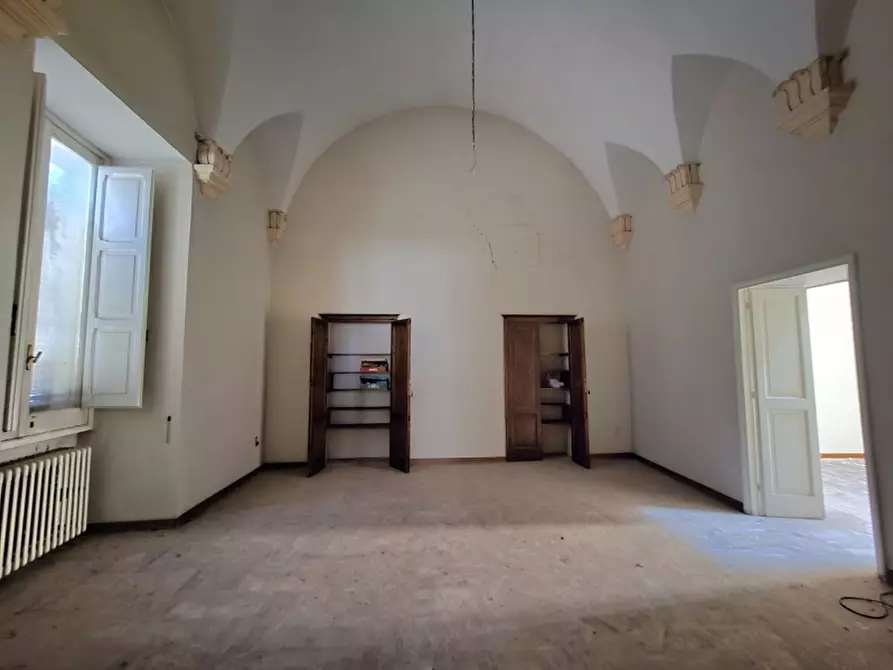 Immagine 37 di Palazzo in vendita  a Lecce