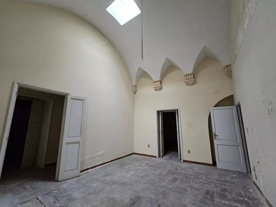 Immagine 27 di Palazzo in vendita  a Lecce