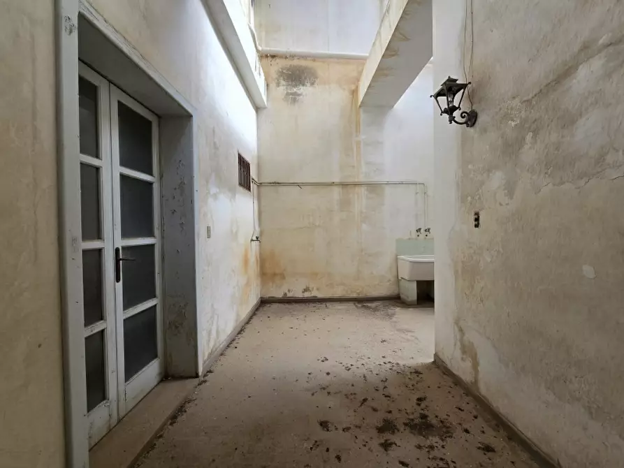 Immagine 30 di Palazzo in vendita  a Lecce